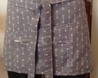 Vendor apron with zippered pocket Gray arrow fabric
