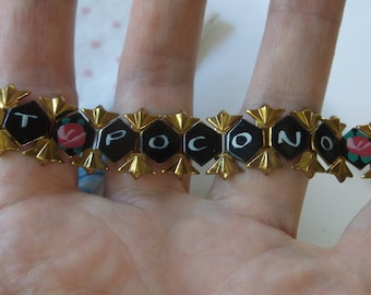 Vintage 1960s Poconos PA Bracelet, Mt. Pocono PA Bracelet with Painted Pink Roses, 7.5" long