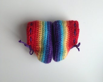 Crochet rainbow booties in merino wool. Organic baby booties. Baby shoes age 0 - 3 months.