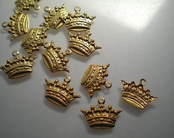 12 small brass crown charms