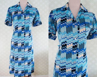 Vintage 70s XL blue geometric print vintage dress. Bright blue print. Front buttoning dress.