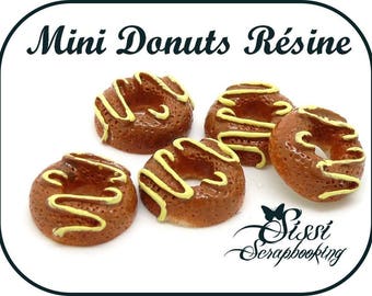 SET OF 4 MINI DONUTS MINIATURE PLASTIC KITCHEN CUPCAKES SCRAPBOOKING SCRAP CARD