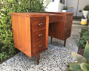 MID CENTURY MODERN 7 Drawer Desk or Vanity (Los Angeles)