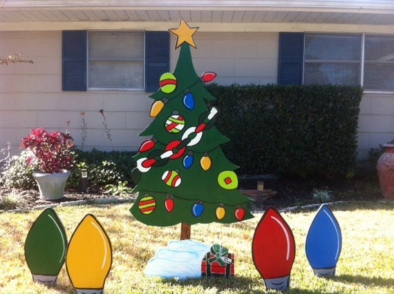 4 Christmas Light bulbs & Christmas tree Holiday Wooden Yard