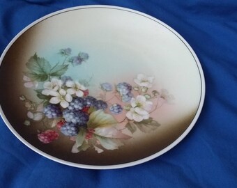 Vintage Blackberry Fruit Decorative Plate.
