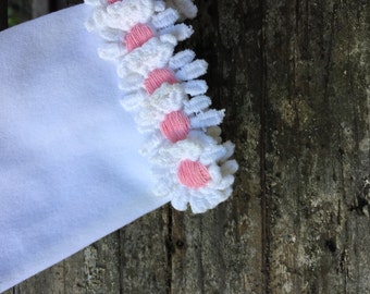 1960s Wrist Length White Daisy Gloves