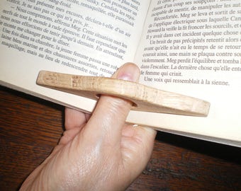 Gadget to keep an open book