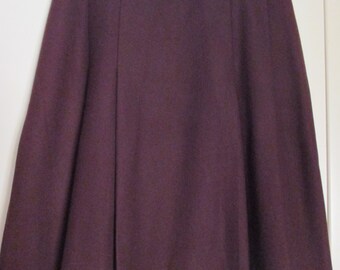 Anni 60.Gonna pieghe marrone.Jersey.Fibbia.Fondo magazzino.Tg44/60s deadstock brown pleated skirt/Woollen jersey/Round plastic buckle/Size 8