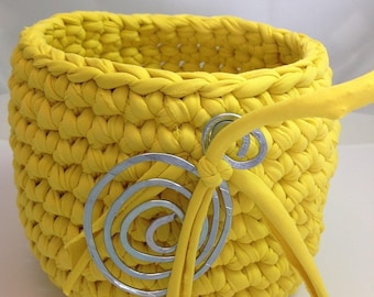 Basket, violet and Buttercup yellow gold