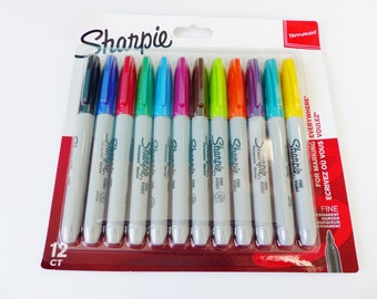 set of 12 marker fine point SHARPIE permanent marker write where you want fabric, metal, wood, glass plastic 12 different colors