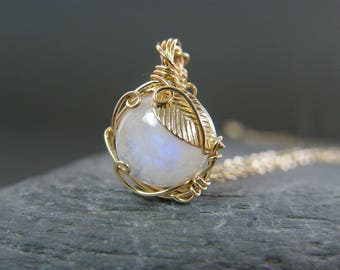 Moonstone necklace ~ Moonstone pendant ~ Moonstone jewelry ~ Blue moonstone ~ Rainbow moonstone ~ Gold leaf necklace ~ Moonstone ~ Gold ~