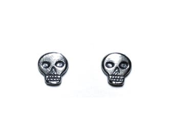 Headstone earrings in oxidized sterling silver (skull)