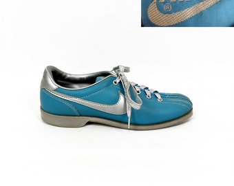 Vintage 80s Nike Powder Blue & Silver Leather Bowling Shoes // nikes // 1980s // light // metallic // lace // tie //