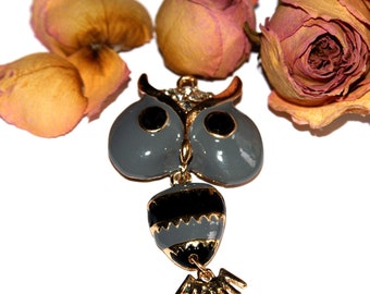 OWL pendant stylized hinged lacquered 69 X 39 X 17 mm approximately.