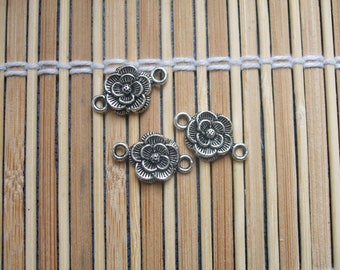 3 flowers in silver metal connectors