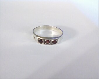 Vintage Sterling Silver Garnet 3 Stone Ring,size 8 1/2