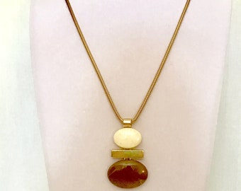 Vintage Avon Pendant Necklace VG3021