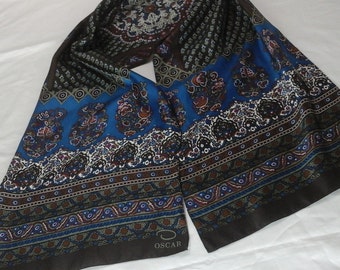 Beautiful designer, Oscar De la Renta silk scarf.