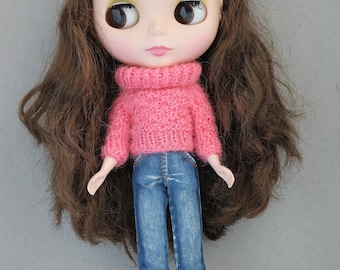 Knitted sweater for Blythe.