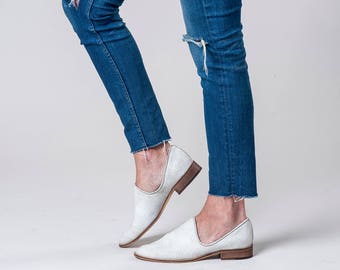 Cream Flat Leather Shoes / Distressed Off White Women Flats / Every Day Loafers / Comfortable Slip on Shoes / Wooden Heels Shoes - Kevin