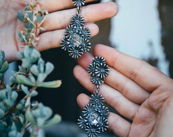 Lady in the field earrings