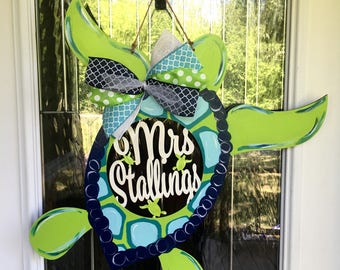 Sea turtle, sea turtle door hanger, personalized sea turtle, personalized door hanger, ocean theme door hanger, turtle door decor