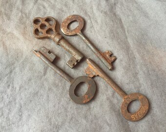 2" Vintage Skeleton Key **Random Selection**