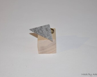 Light grey felt graphic ring