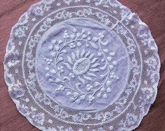 Vintage doily Lopez valenciennes lace, embroidery on Lenon and entirely hand made