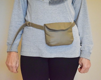 Leather waist bag. Fanny pack. Travel bag. Hip bag.