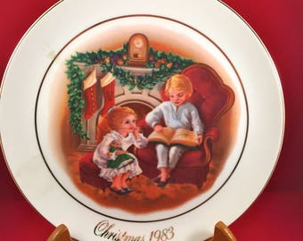 Vintage Avon Collectible Christmas Plate, Enjoying the Night Before Christmas, 22k Gold Trim, 1983 Avon Christmas Memories Third Edition