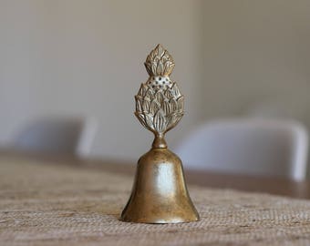 Vintage Brass Pineapple Desk Bell / Charleston Decor / Brass Pineapple Dinner Bell / Hollywood Regency / Charleston Bell / Southern Bell