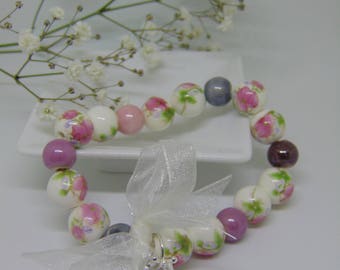 Daughter of the King beaded bracelet with 3D crown charm. (Ephesians 2:19-22) "...remember to whom you belong".