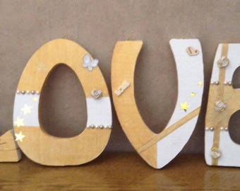 Wooden letter decorate LOVE painting and decorating neufff gold and white