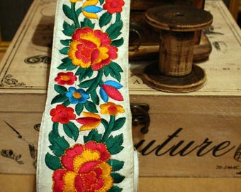 Embroidered lace flowers 6.5 cm