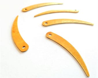 Set of 10 Pendants in the form of claws, in brass gilded 32 * 5 * 0.5 mm