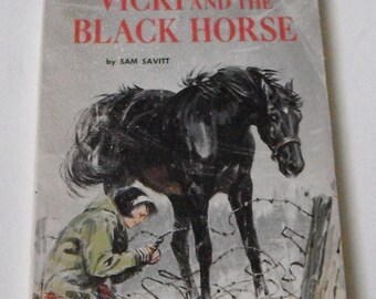 Vicki and The Black Horse by Sam Savitt Vintage Softcover Scholastic Book TX 3071