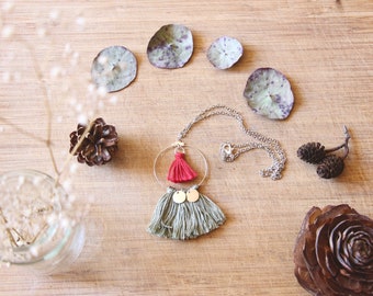 Collier Rétro Or Patiné Avec Pampille En Goutte De Nacre Et Pompon - Modèle 404