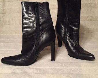 Two Lips Ankle Boots