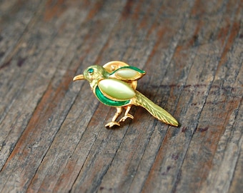 Small Green Bird Pin, Bird Jewelry, Bird Jewellery, Gemstone Bird Brooch, Tropical Bird Jewelry, Emerald Green Stone Pin, Cute Bird Jewelry