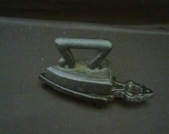 Mini Cast Iron And Trivet Set