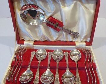 Excellent Boxed Set of Kings Pattern Silver Plated Dessert Cutlery, Dessert Forks, Pastry Forks, Dessert Spoons, Serving Spoon