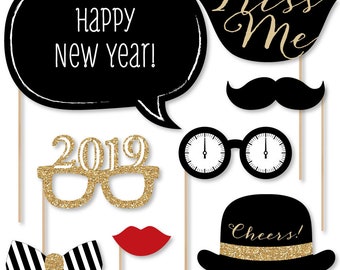 New Year's Eve Photo Booth Props - Gold Photobooth Kit with Custom Talk Bubble - 2019 Photo Booth Accessories - 20 Photo Props and Dowels