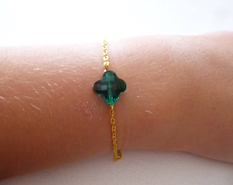 Bracelet chain and emerald green glass faceted bead