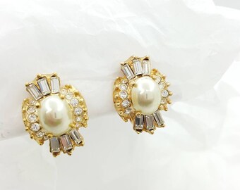 Roman Wedding Pearl and Baquettes Clip earrings Art Deco Mint condition