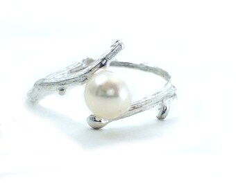 Silver Akoya pearl twig ring Nature inspired jewelry June birthstone
