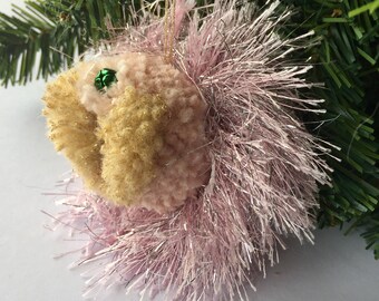 Pompom vulva bauble Mina