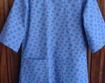 SIZE 6-8 The Mama San Mamasan Kappogi Full Coverage Smock Apron - Small Floral on Blue Print - Size X-Small (6-8)