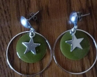 Star and khaki sequin earrings
