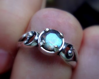 Ring - Spectrolite/Labradorite in sterling silver 6mm - custom made in your size recycled, eco-friendly - Energy, intuition and meditation